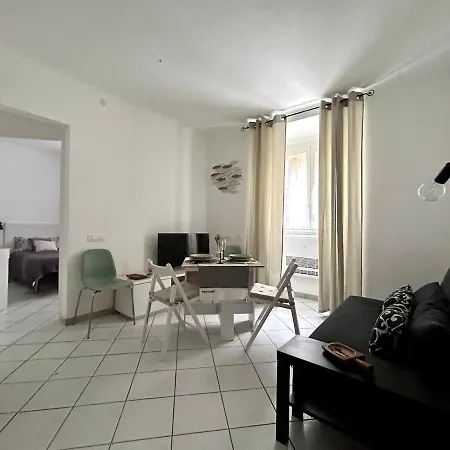 Lovely Cozy On Loved Historic Staircase In Centro E A 6 Minuti Dalla Stazione Apartment La Spezia