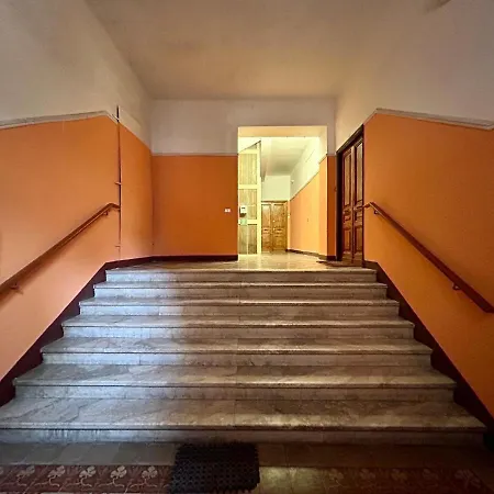Lovely Cozy On Loved Historic Staircase In Centro E A 6 Minuti Dalla Stazione 公寓 *