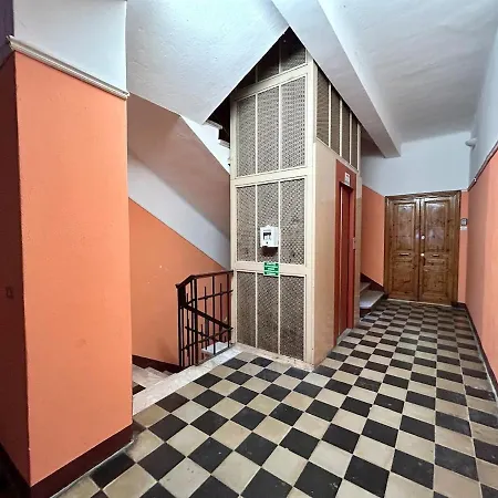 Lovely Cozy On Loved Historic Staircase In Centro E A 6 Minuti Dalla Stazione *