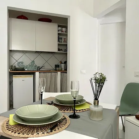 Lovely Cozy On Loved Historic Staircase In Centro E A 6 Minuti Dalla Stazione La Spezia