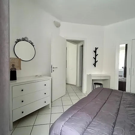 公寓 Lovely Cozy On Loved Historic Staircase In Centro E A 6 Minuti Dalla Stazione 斯培西亚