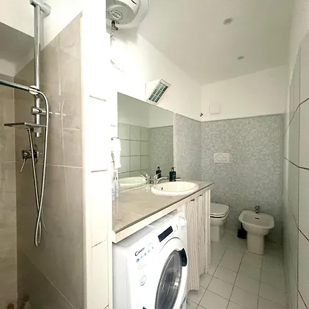 公寓 Lovely Cozy On Loved Historic Staircase In Centro E A 6 Minuti Dalla Stazione 斯培西亚