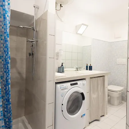 Lovely Cozy On Loved Historic Staircase In Centro E A 6 Minuti Dalla Stazione *